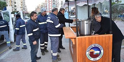 Ceyhan Belediyesinden vatandaşa sıcak çorba ikramı