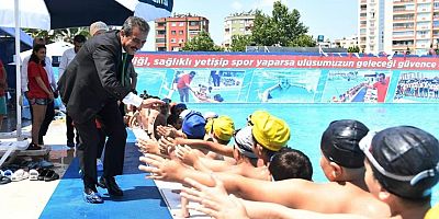 Çukurova'da havuzlar çocuklarla şenlendi
